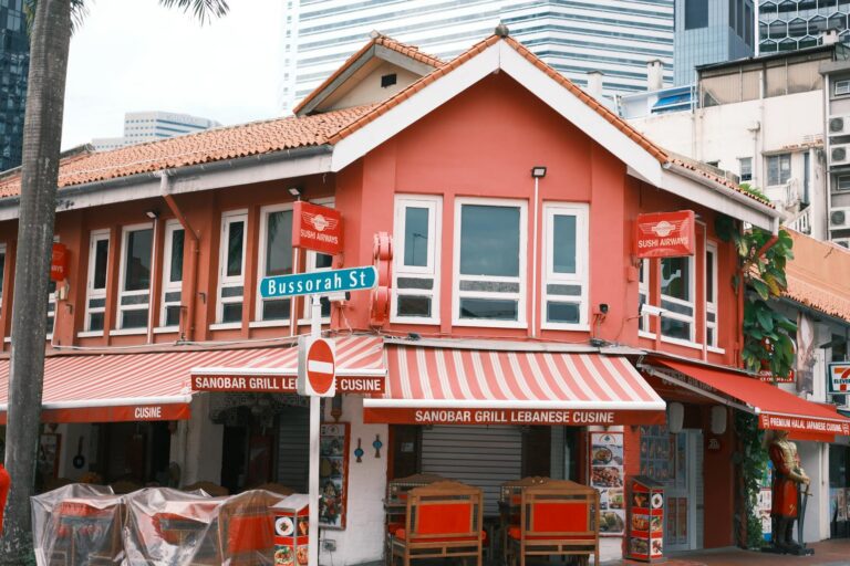 Singapore Chilli Crab: The Iconic Messy Dish Worth Every Dollar