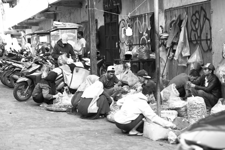 Hanoi Street Food by Neighborhood: Where Locals Really Eat