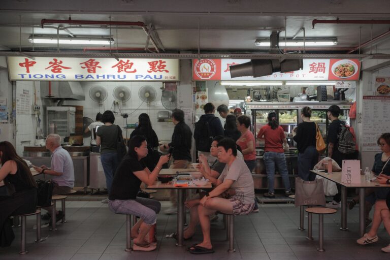 Singapore Hawker Centres: Maxwell to Newton Food Guide
