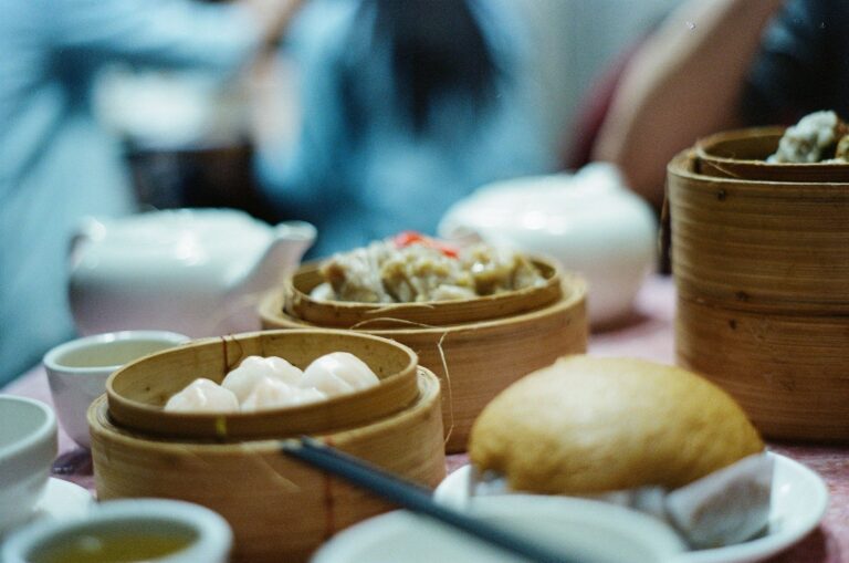 Hong Kong Food Guide: Dim Sum, Night Markets & Roast Meats