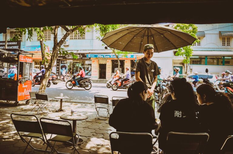 Hanoi Food Guide: Old Quarter Breakfasts & Bun Cha Alleys