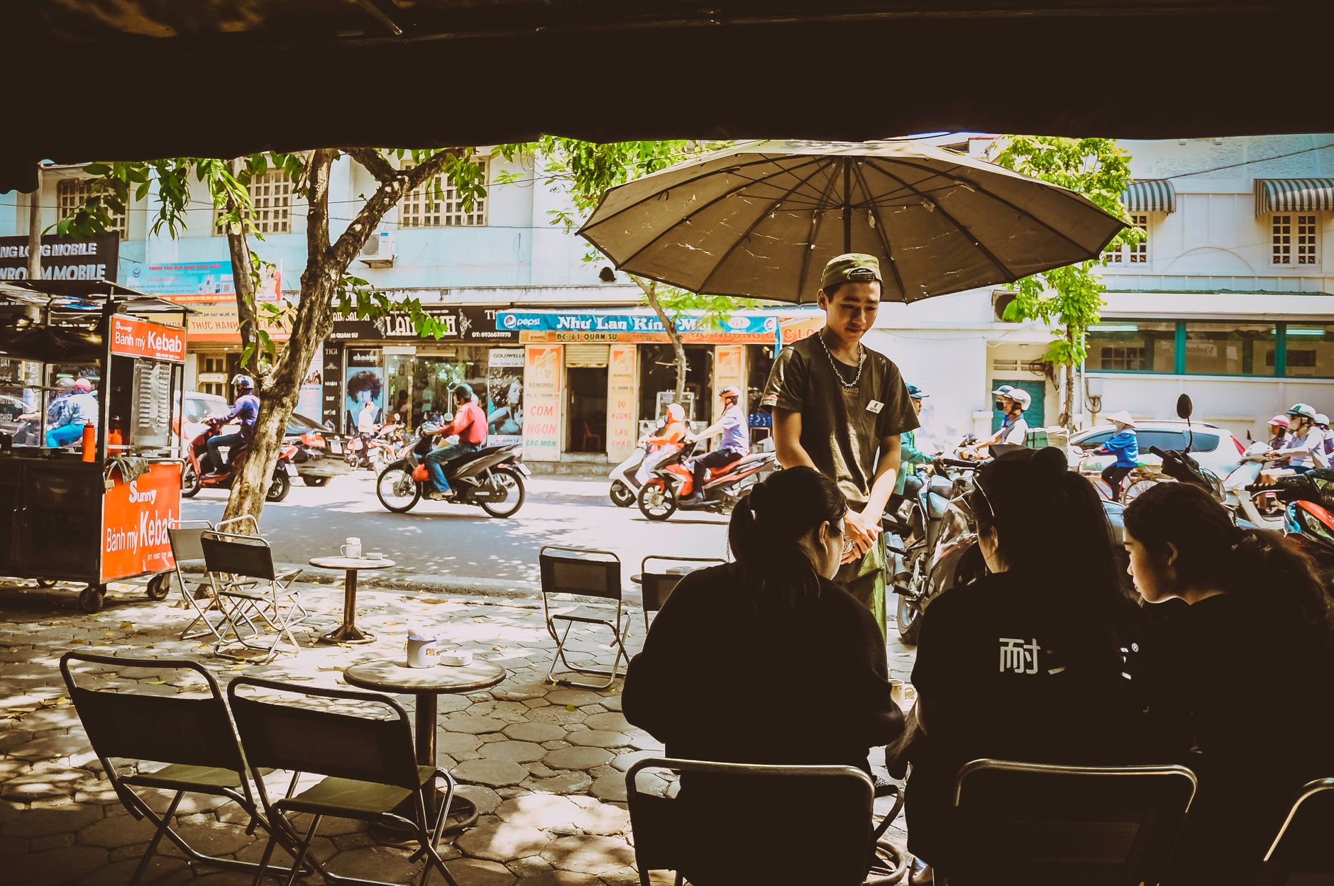 Hanoi Food Guide: Old Quarter Breakfasts & Bun Cha Alleys