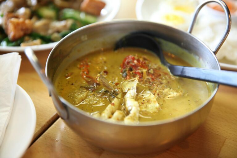 Thai Royal Cuisine: How Palace Kitchens Shaped Restaurant Menus