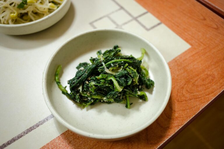 Make Seolleongtang at Home: Korean Beef Soup Recipe