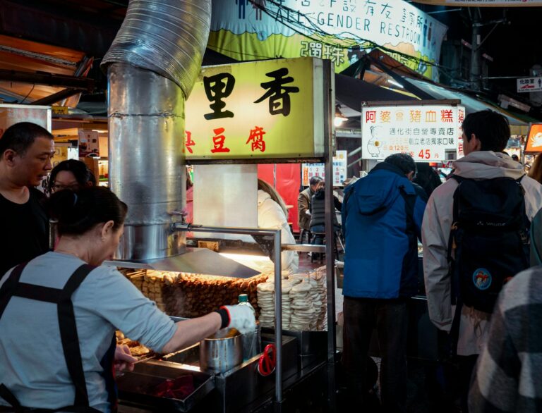 Taipei Night Markets: Essential Late-Night Eating Guide