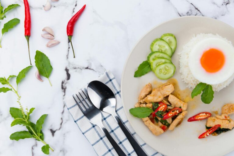 Hoy Lai Pad Nam Prik Pao: Thailand’s Everyday Shellfish Dish