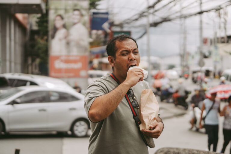 Mumbai Street Food Guide: Juhu Beach to Dharavi