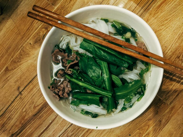 Making Vietnamese Pho Broth: The 12-Hour Bone Method