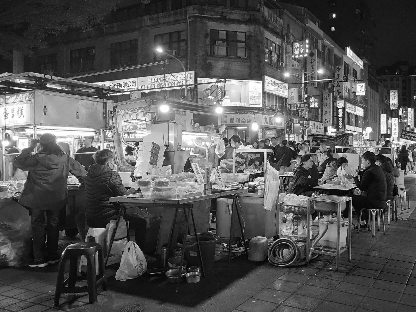 Taipei Late-Night Food Guide: Beyond Shilin Night Market