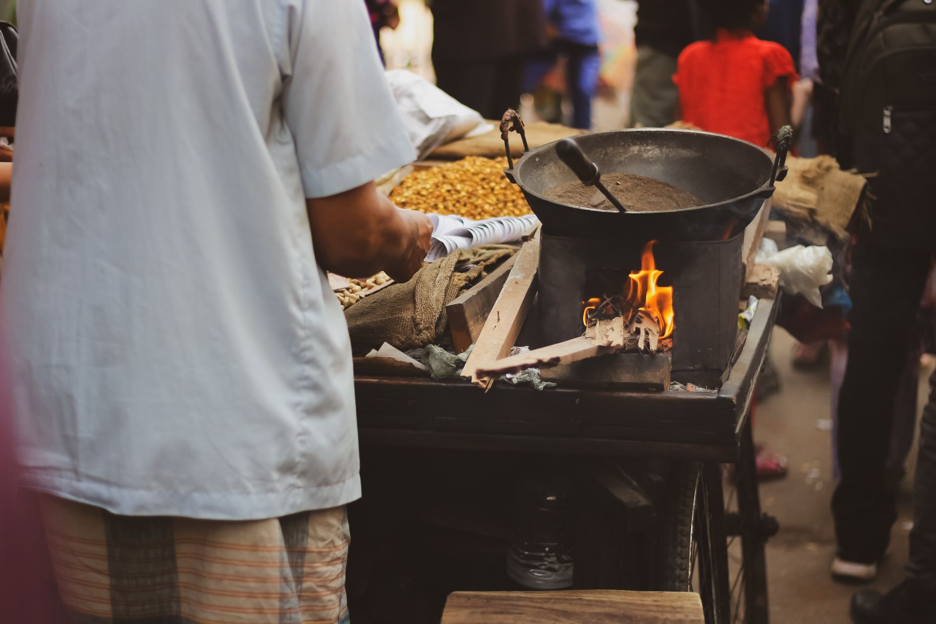 Mumbai Street Food Guide: Juhu, Dharavi, Best Eats