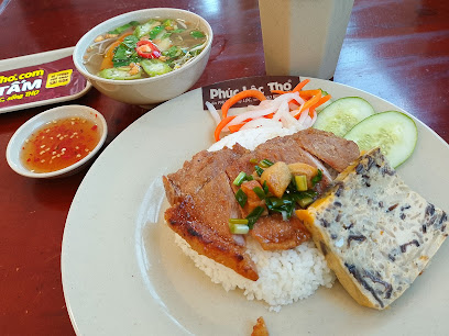 Ho Chi Minh City Street Food: A Neighborhood Eating Guide