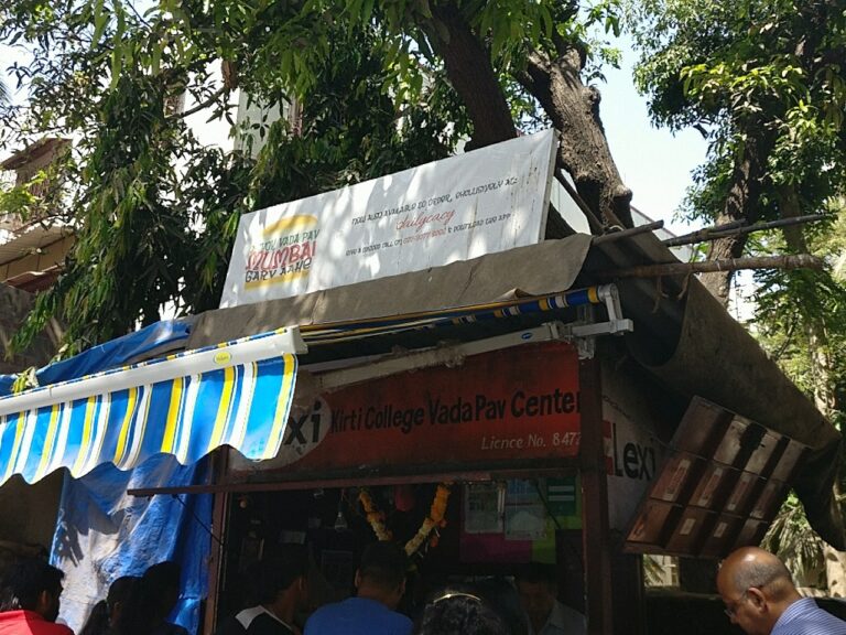 Verified best vada pav Mumbai