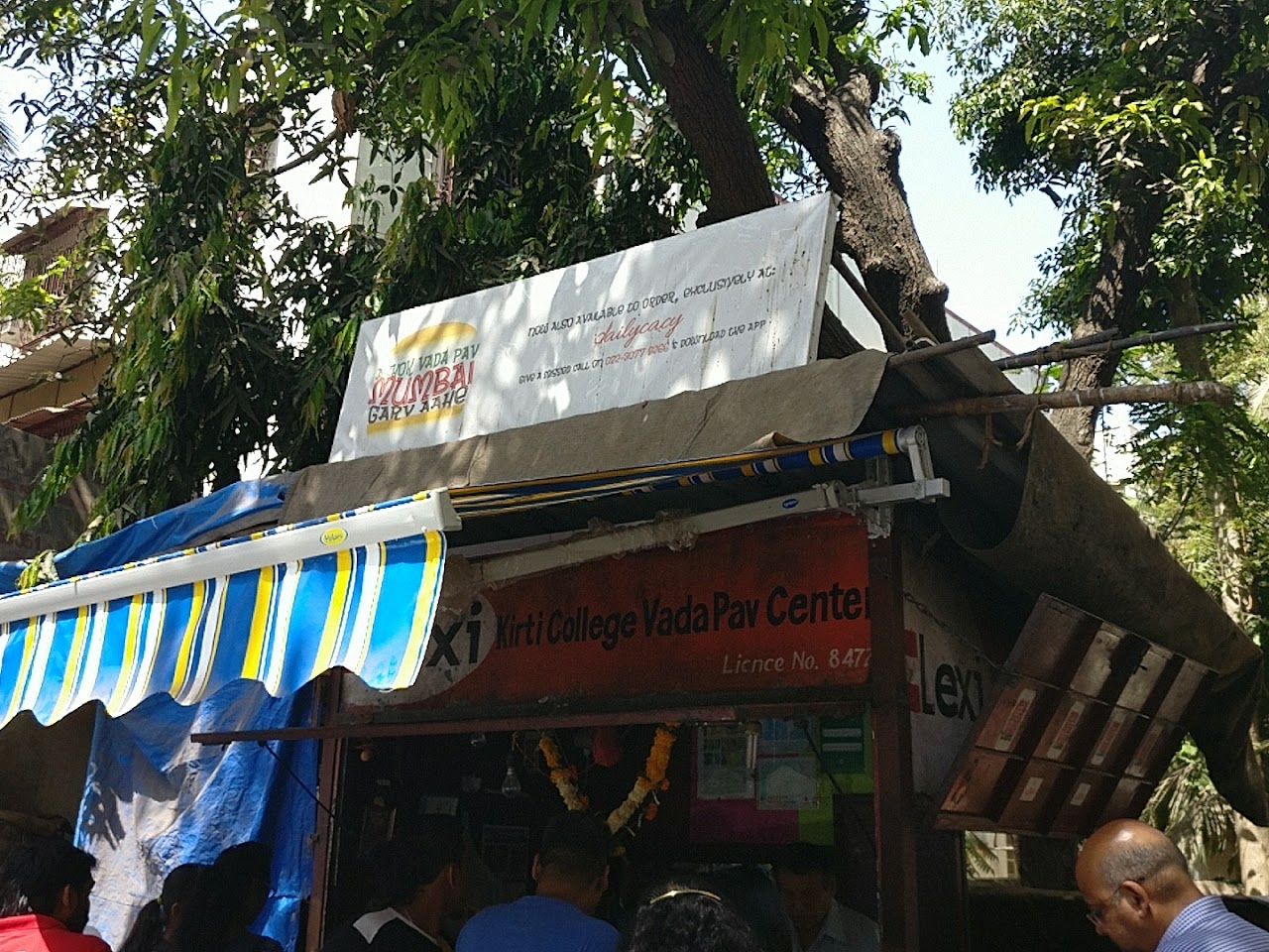 Verified best vada pav Mumbai