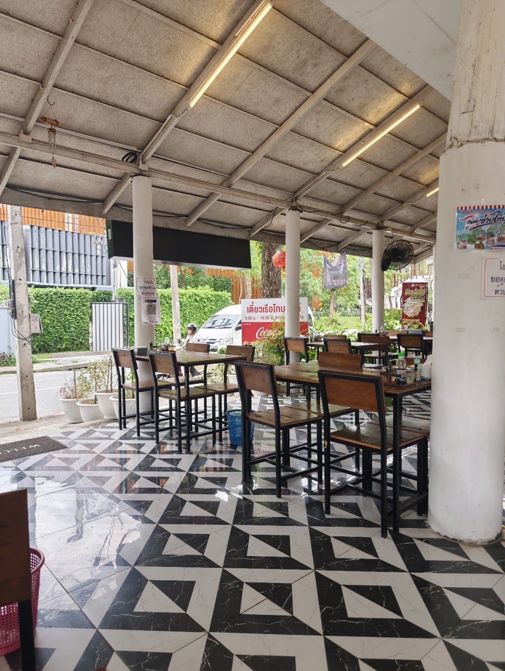 เตี๋ยวเรือโกบอนด์สาขา 9 ตลาดอนุสาร - boat noodles Chiang Mai