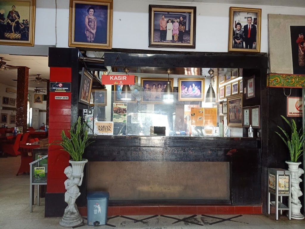 Ayam Goreng Suharti - Laksda Adisucipto - ayam goreng yogyakarta
