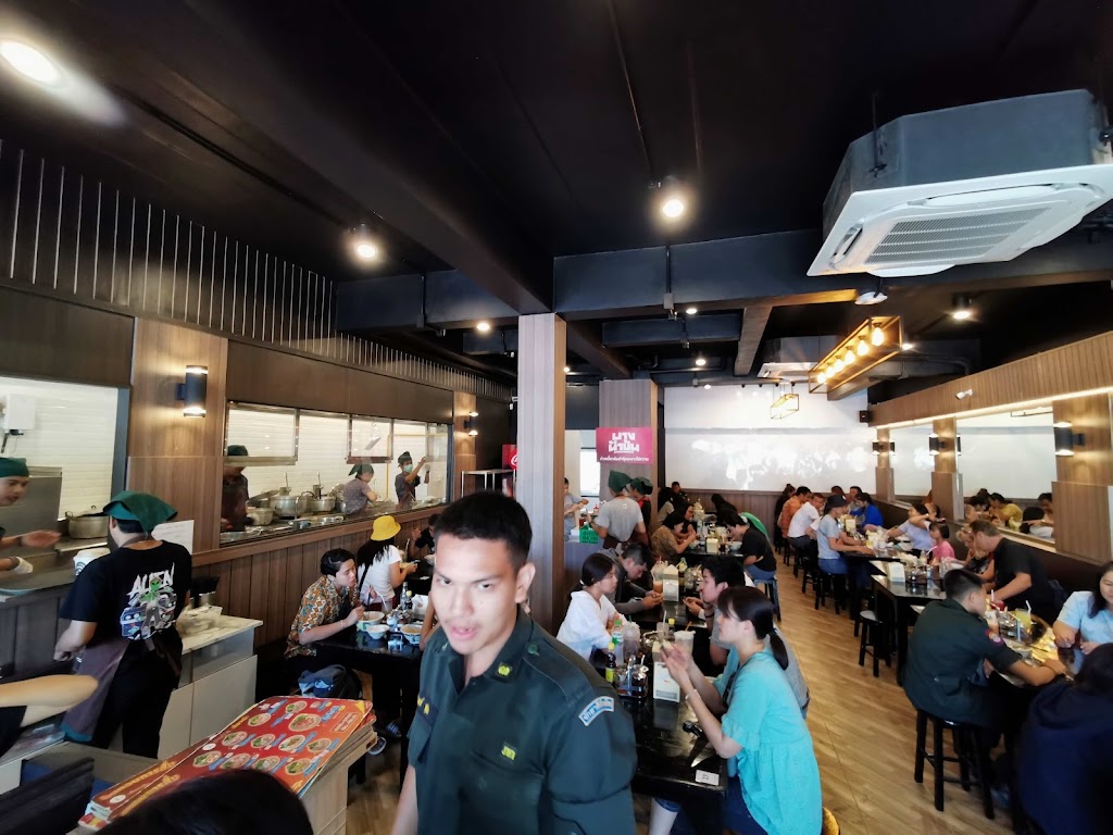 Kuaytiao Tomyamkung Manao Khaiwan - boat noodles phuket