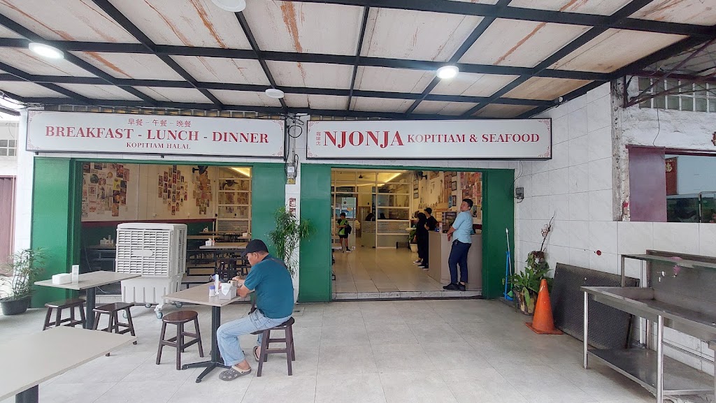 NJONJA KOPITIAM & SEAFOOD - kuliner khas medan