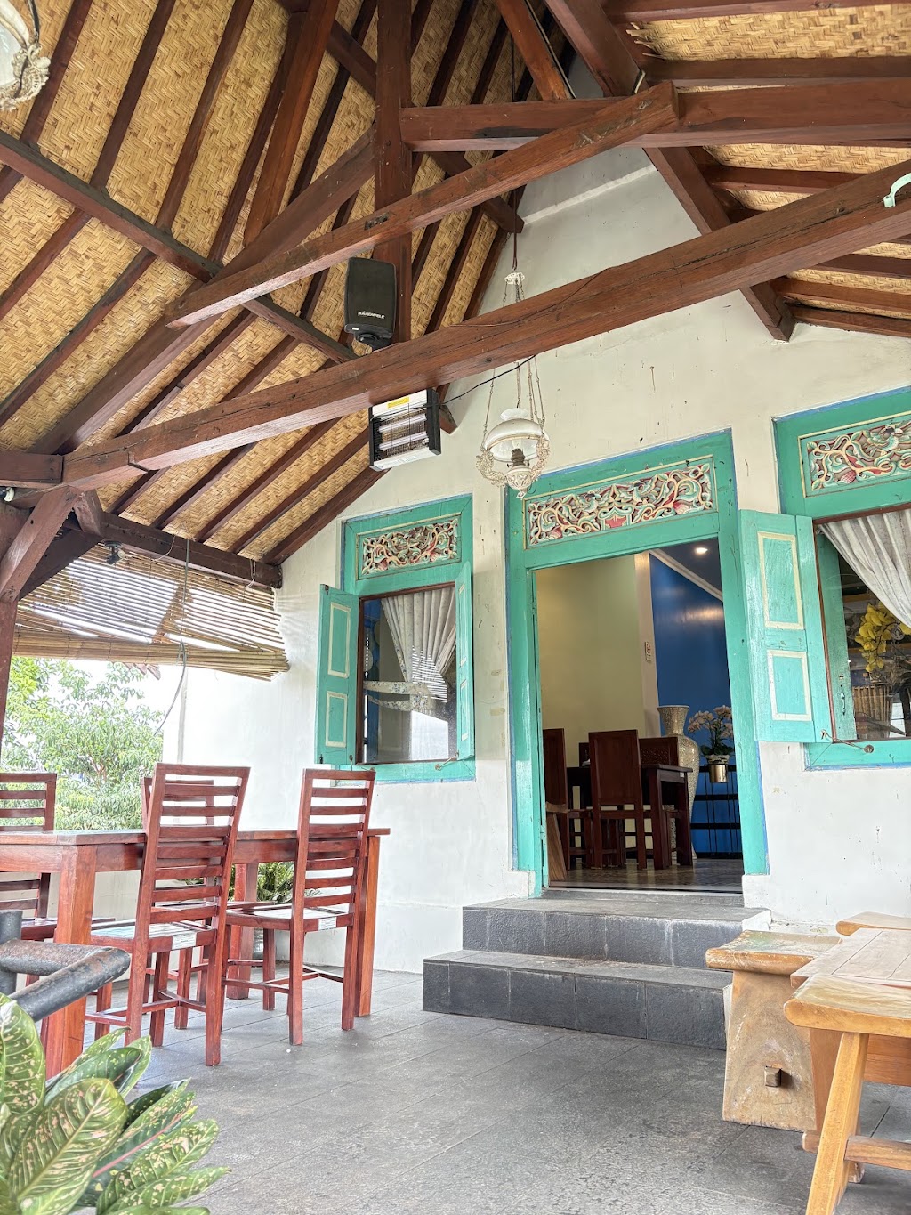Saung Ririungan Depok Sawangan - tempat makan murah depok