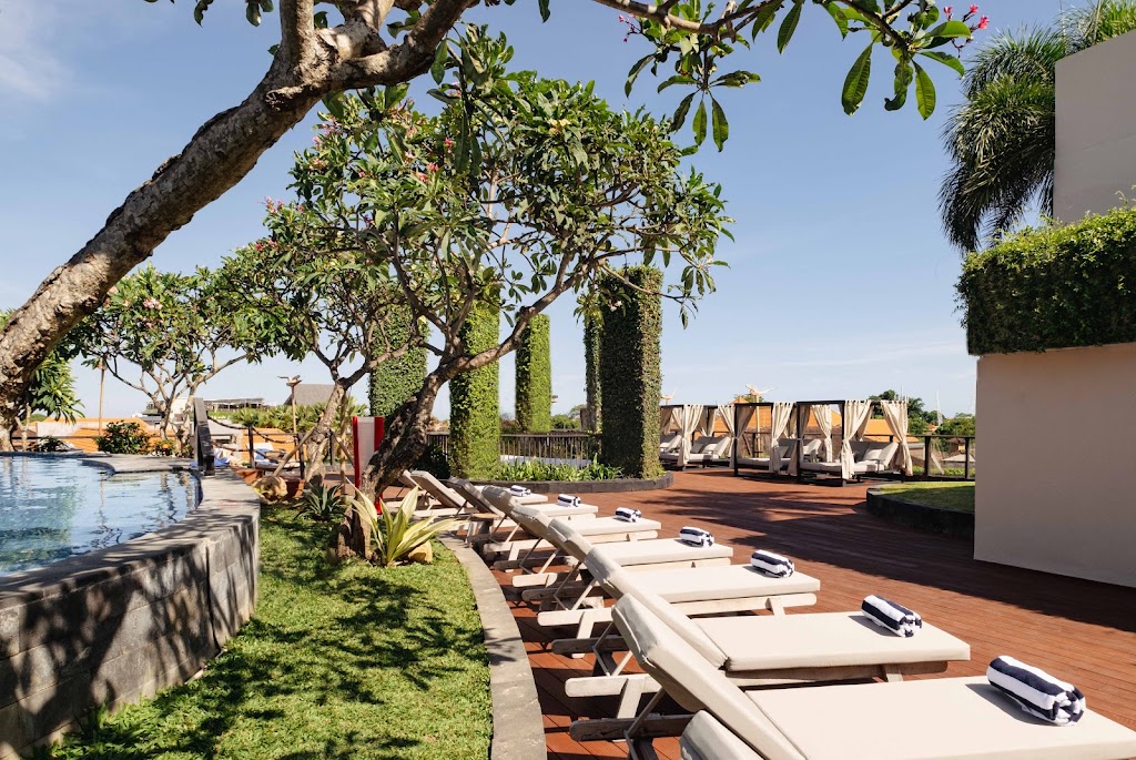 Soirèe Rooftop Pool & Bar Bali - rooftop bars in bali